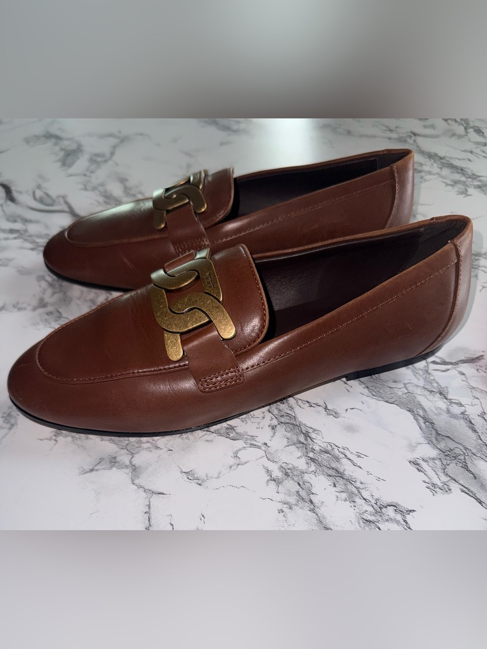 TOD'S Brown Leather Loafers with Gold Chain-Link Accent - Picture 7 of 8